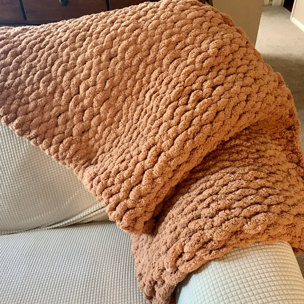 Handknit chunky blanket